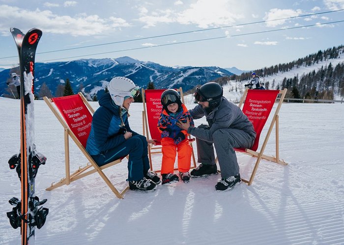 Sonnentankstelle in Kärnten, Liegestuhl-Spot für die Familie, Aussichtspunkt in den Nockbergen, Top Ski Destination für Familien