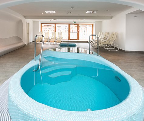Kaltbecken, Kneippbecken, Wassertreten im Thermal Römerbad, Kärnten