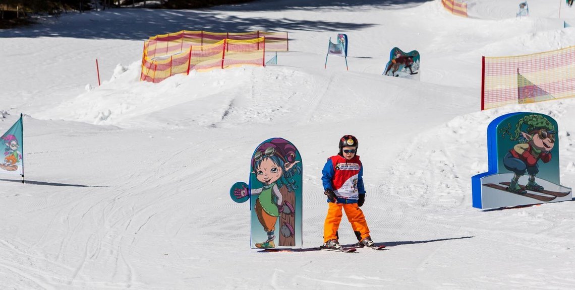 Skifahren für die Kleinsten in der Kidsslope Bad Kleinkirchheimer Bergbahnen, Skifahren lernen auf breiten Pisten    es 