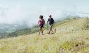 Gipfel-Tour in den Nockbergen, Wandertour für Sportliche in Kärnten, Paar im Wandergebiet Bad Kleinkirchheim