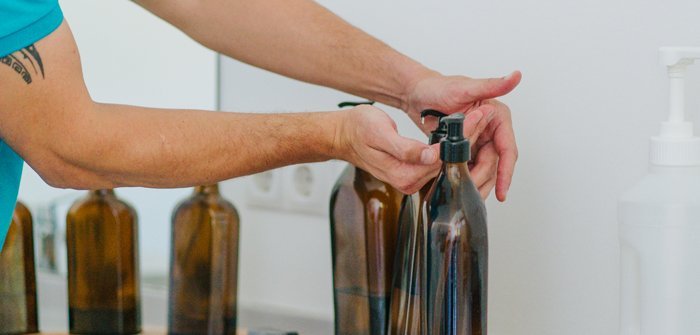 Vorbereitung der Massage-Räume, Öl-Nachfüllungen, verschiedene Aromen im Thermal Römerbad in Bad Kleinkirchheim