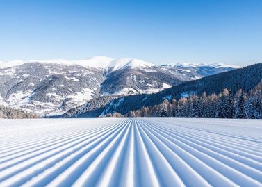 mit den Bad Kleinkirchheimer Bergbahnen die ersten Schwünge im Schnee ziehen, breite abwechslungsreiche Abfahrten mit Bergpanorama, Winterurlaub in den Alpen, Skiurlaub Kärnten