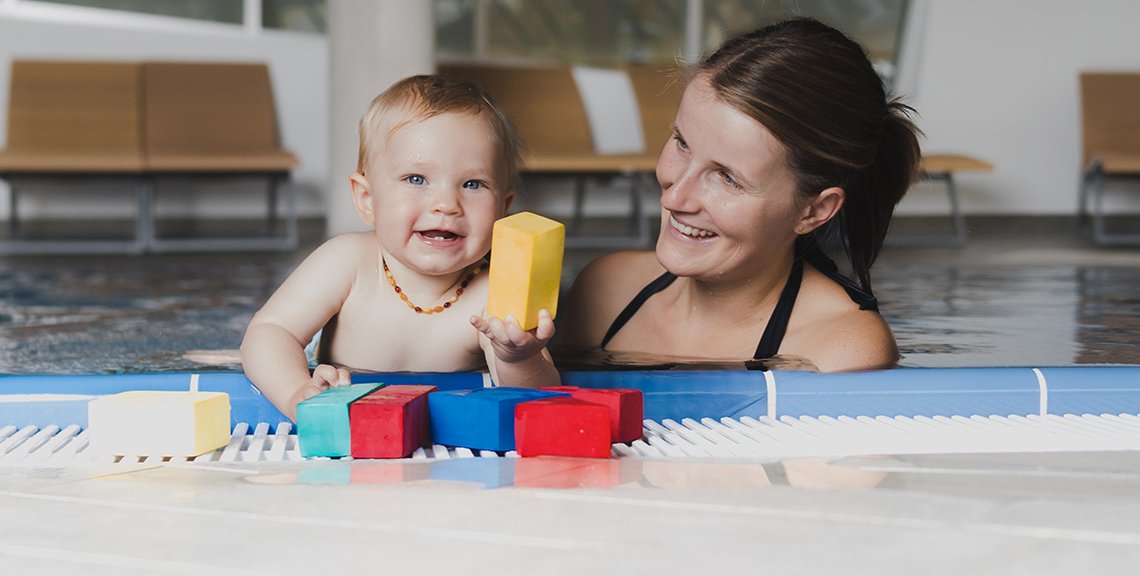 Spielend schwimmen lernen mit Säuglingen, Baby-Schwimmkurse in Kärnten, Thermalwasser