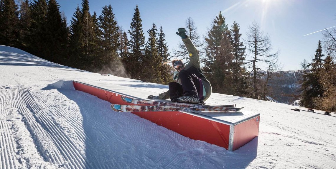  Kicker, Rails, Tubes, Boxen im Snowpark im Skigebiet der Bad Kleinkirchheimer Bergbahnen                Betl : 