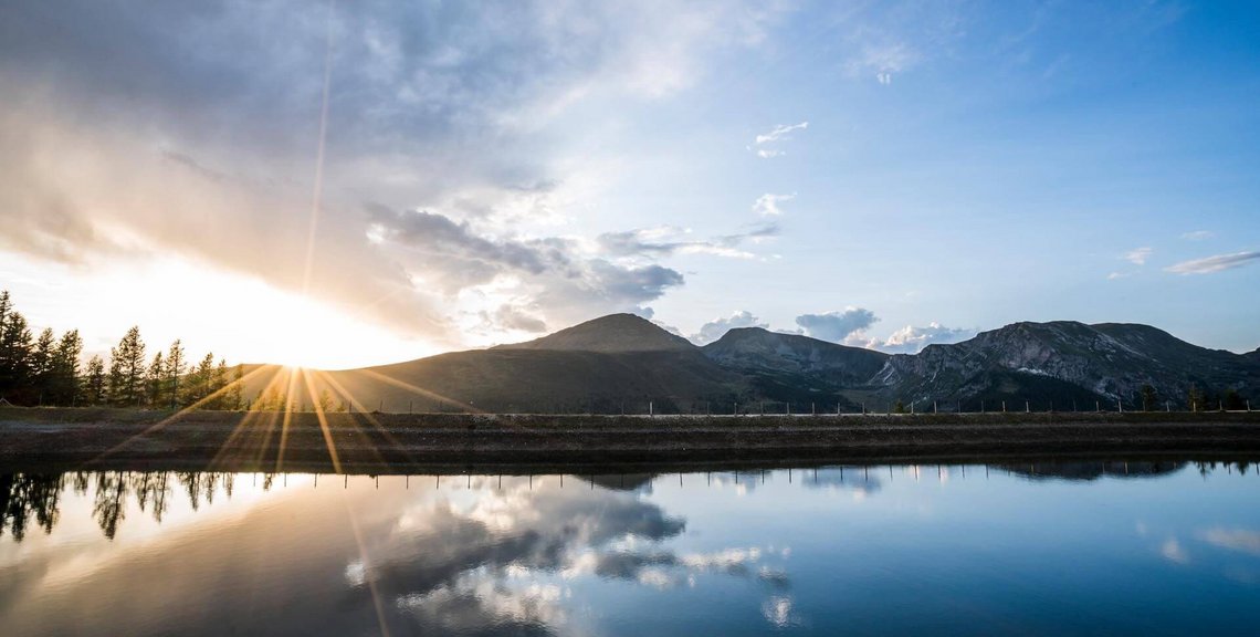 Sonnenuntergang über dem See beim Wandern in Bad Kleinkirchheim Kärnten