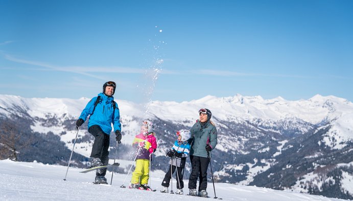 Familie am Skifahren - Bad Kleinkirchheimer Bergbahnen