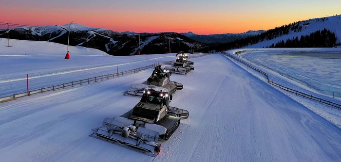 Pistengerät Prinoth Leitwolf im Sonnenuntergang