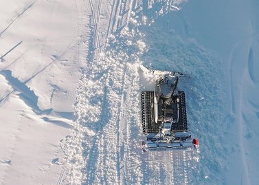 Drohnenansicht Prinoth Leitwolf Pistengerät