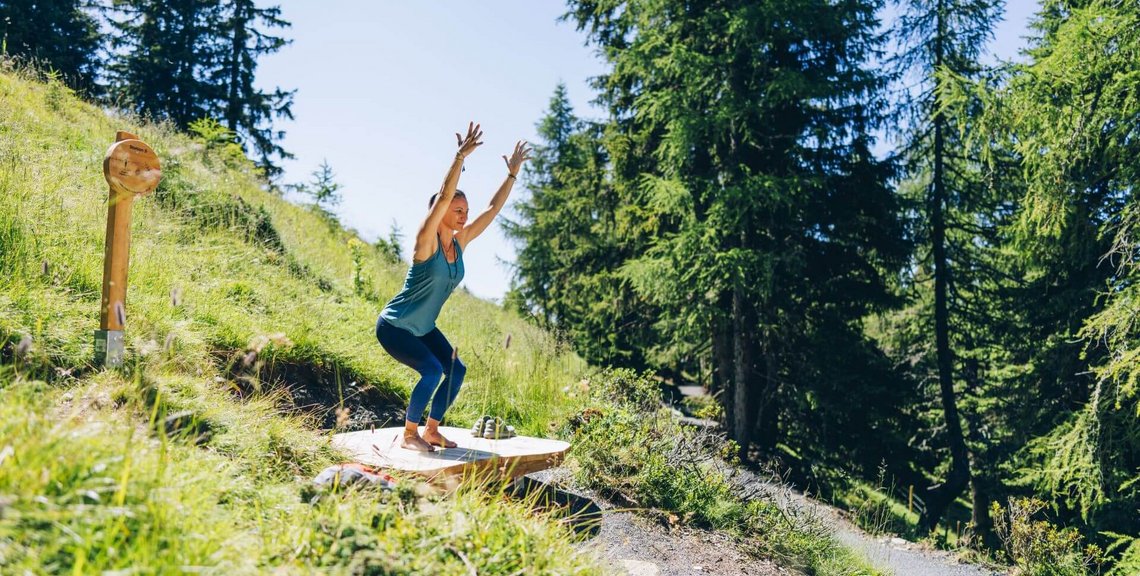 Mountain Yoga Trail auf knapp 2.000 m Seehöhe, Energie tanken auf 10 Stationen, Biosphärenparkbahn Brunnach, Sommerurlaub, Bad Kleinkirchheimer Bergbahnen, Yoga am Berg, Yoga in den Alpen
