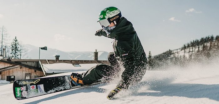 ÖSV-Athlet Alex Payer, Snowboarder aus Kärnten, Carving auf der Piste