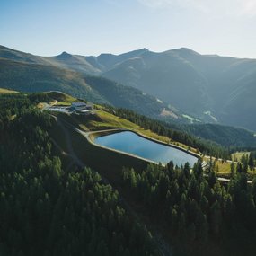 Panorama Bergstation Biosphärenparkbahn Brunnach, Nockberge in Kärnten, Alpen-Panorama im Sommer