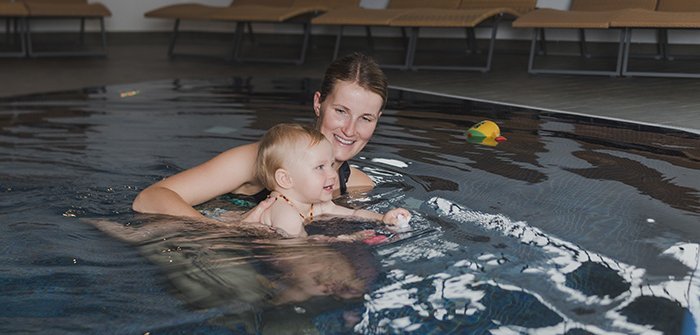 Baby-Schwimmen in Kärntner Therme, Bad Kleinkirchheim