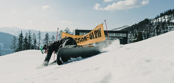 Weltcup-Snowboarder Alex Payer beim Carven nahe der Spitzeckbahn, im Skigebiet Bad Kleinkirchheim, Top Skigebiet der Alpen