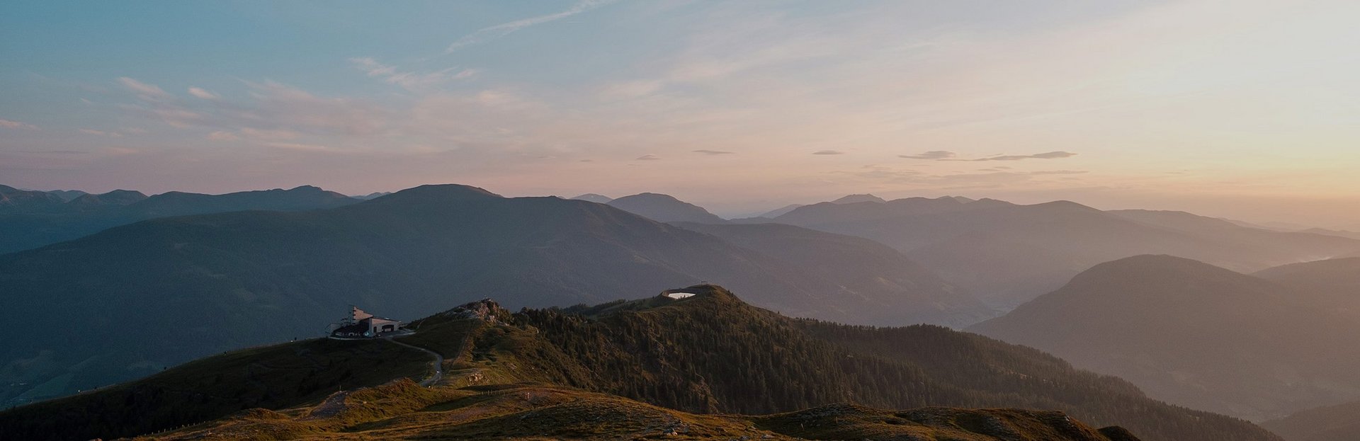 Panorama Kaiserburgbahn, Sonnenuntergang in den Alpen, Top Wandergebiet Kärnten