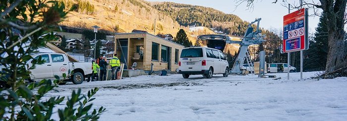 Bauarbeiten im Dezember beim Bachlift, Doppelmayr Garaventa Seilbahntechnik, Bergbahnen in Österreich, Skigebiet in Kärnten