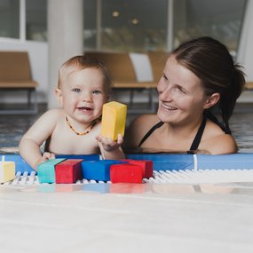 Spielerisches Schwimmen-Lernen für Babys, in Kärntner Therme, Bad Kleinkirchheim