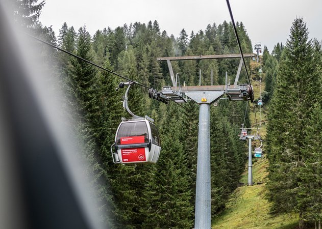 Aussicht aus der Kabine der Kaiserburgbahn, in Bad Kleinkirchheim