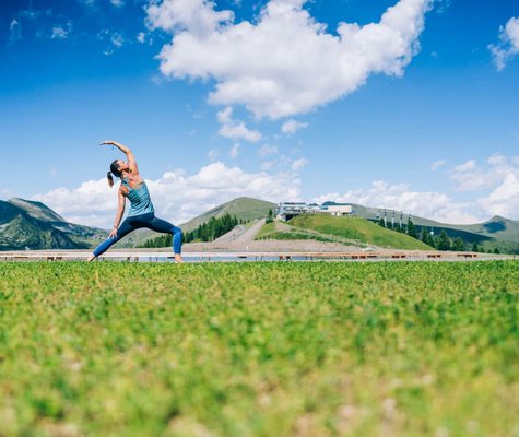 Kärntens 1. Mountain Yoga Trail auf knapp 2.000 m Seehöhe, Biosphärenparkbahn Brunnach, Bad Kleinkirchheimer Bergbahnen, Yoga am Berg, Yoga mit Aussicht
