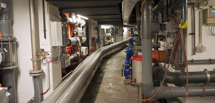 Technikraum mit Rohrleitungen und Filteranlagen im Bad Kleinkirchheimer Thermal Römerbad