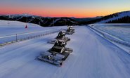 Drei Prinoth Leitwolf Pistengeräte bei Sonnenuntergang im Skigebiet Bad Kleinkirchheim