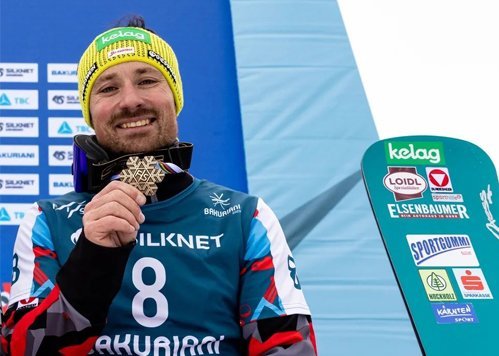 Profi-Snowboarder Alex Payer mit der WM-Bronzemedaille in Georgien