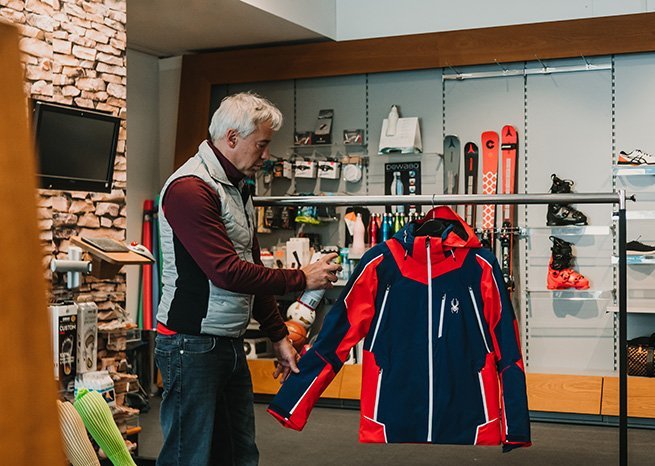 Imprägnierung der Ski-Jacke, vor dem Saisonstart in Kärntens Skigebieten