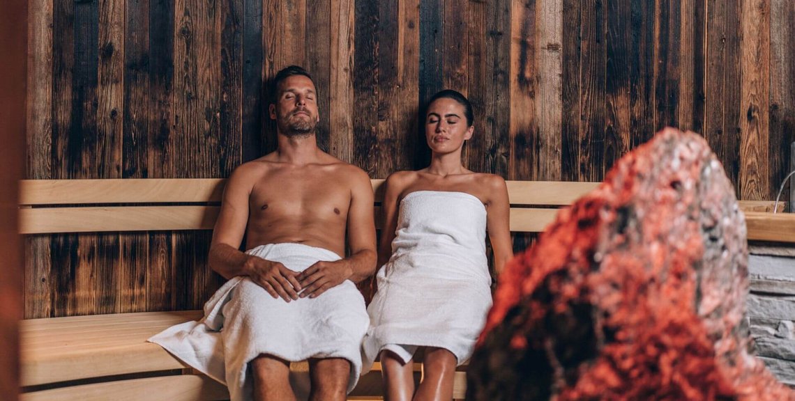 Entspannen in der Granatsauna des Thermal Römerbad der Bad Kleinkirchheimer Bergbahnen, Auszeit in Kärnten, Thermen-Tag in den Alpen, Wohlfühlen in den Bergen