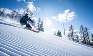 Skifahrer im Skigebiet Bad Kleinkirchheim, perfekt präparierte Piste
