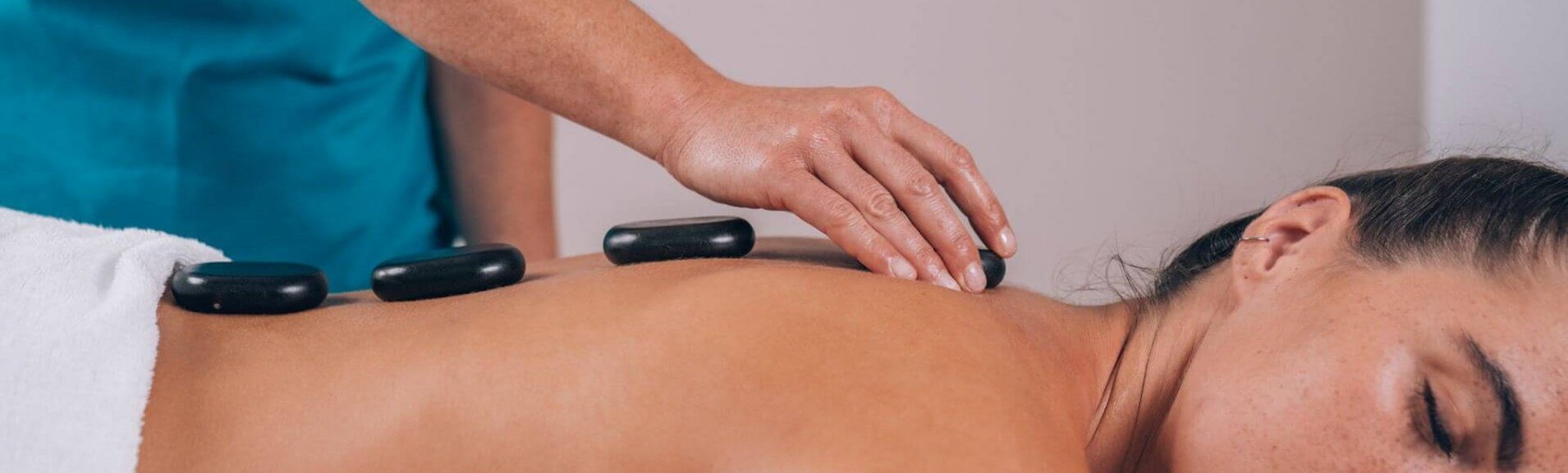 Von klassischer Massage über Hot-Stone bis zur Zirben-Zeremonie, Rückenmassage, Lymphdrainage, Tages-Urlaub in der Therme, Thermal Römerbad in Kärnten