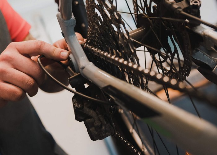 Überprüfung von Kette und Schaltwerk vor dem Einwintern, Bike-Werkstatt Intersport Kaiserburgbahn