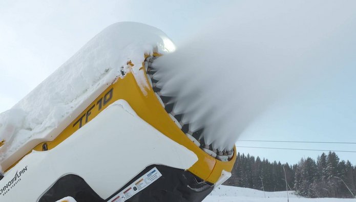 Beschneiung mit Niederdruck Propellermaschinen TechnoAlpin, im Skigebiet Bad Kleinkirchheim