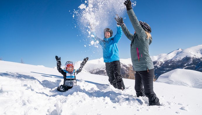 Familie im Schnee - Bad Kleinkirchheimer Bergbahnen