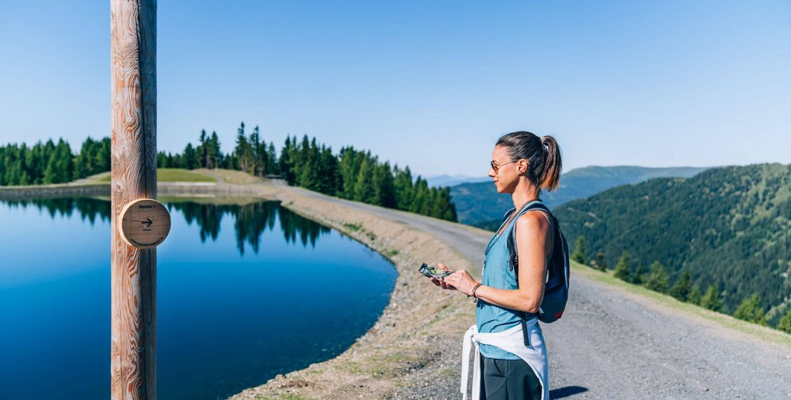 Entspannung für Körper und Geist auf 2.000 m Seehöhe nahe der Bergstation Biosphärenpark Brunnach, Bad Kleinkirchheimer Bergbahnen, Speichersee Brunnach, Yoga-Ausflug in Kärnten