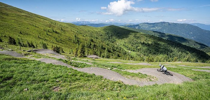 Traumhafter Panoramablick von der Bike Strecke am Flow Country Trail