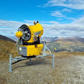 Techno-Alpin T40 Niederdruck-Propellermaschine an der Bergstation Kaiserburgbahn 