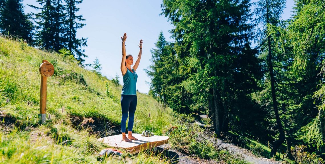 Fokussierung Kraft und Beweglichkeit am Mountain Yoga Trail auf 2000 m Seehöhe, Bad Kleinkirchheimer Bergbahnen