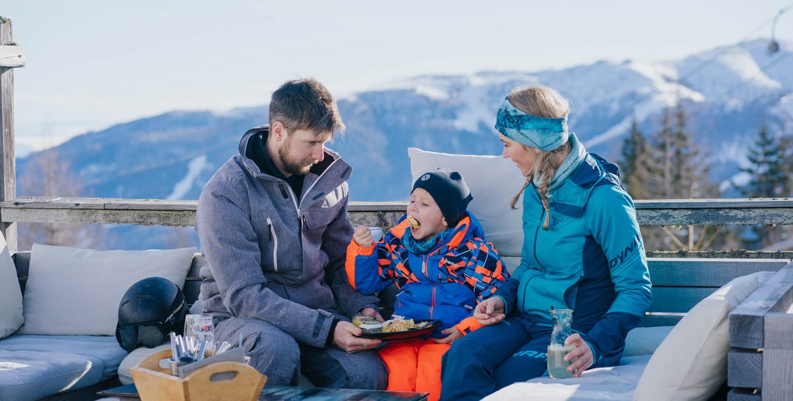 Einkehrschwung mit Kaiserschmarrn bei der Eve Alps Panoramahütte